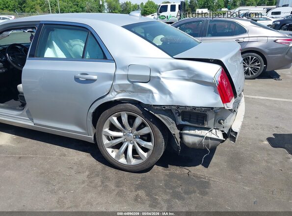 2C3CCAAG0KH667174 2019 CHRYSLER 300 Silver Widok z przodu