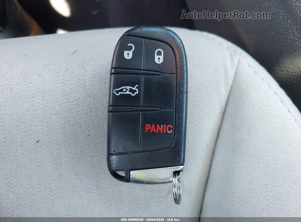 2C3CCAAG0KH667174 2019 CHRYSLER 300 Silver Widok deski rozdzielczej