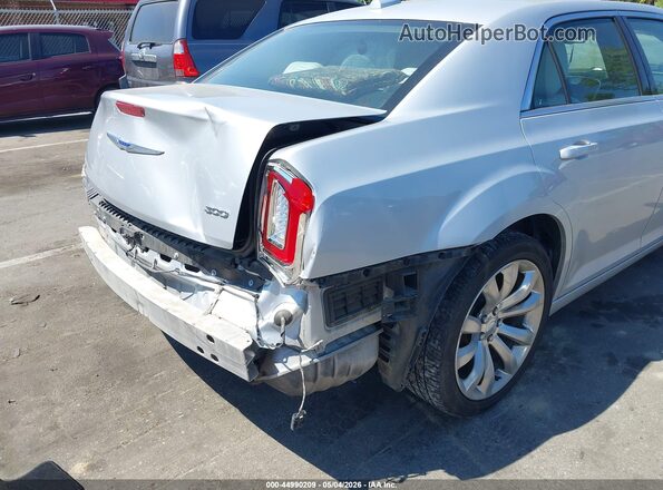 2C3CCAAG0KH667174 2019 CHRYSLER 300 Silver Widok zestawu wskaźników