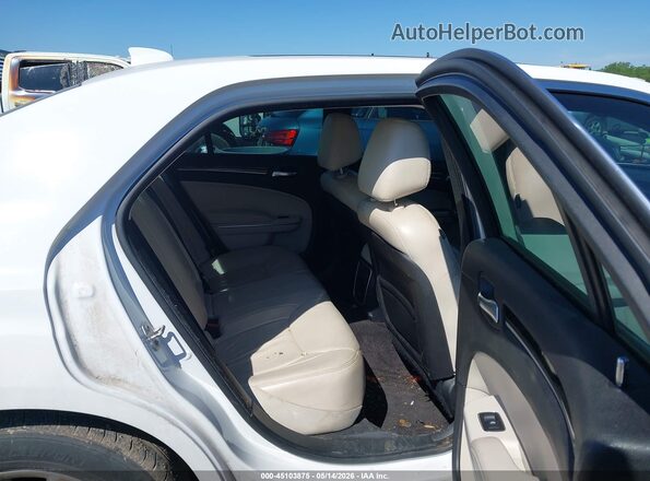 2C3CCAAG1HH662283 2017 CHRYSLER 300 White Widok naklejki z numerem VIN