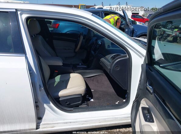 2C3CCAAG1HH662283 2017 CHRYSLER 300 White Widok wnętrza z przodu