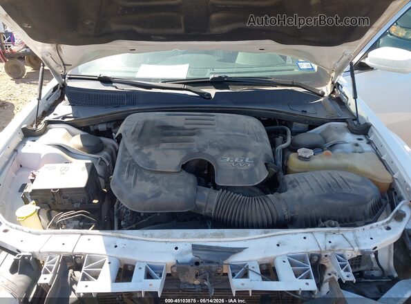 2C3CCAAG1HH662283 2017 CHRYSLER 300 White Widok z tyłu