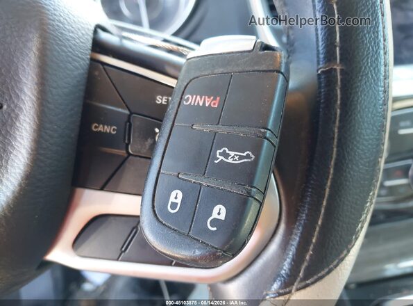2C3CCAAG1HH662283 2017 CHRYSLER 300 White Widok deski rozdzielczej