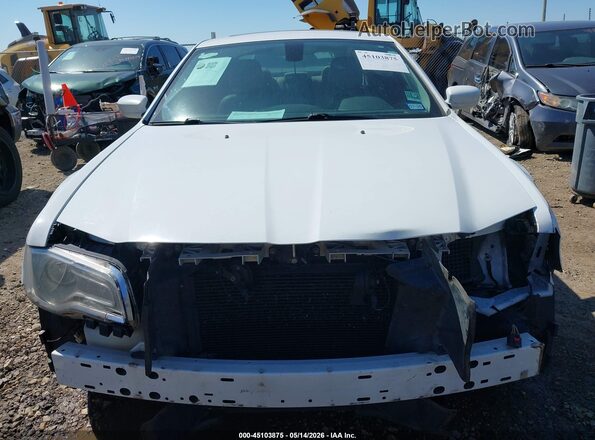 2C3CCAAG1HH662283 2017 CHRYSLER 300 White Widok wnętrza z tyłu