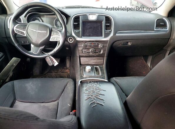 2C3CCAAG4LH115663 2020 CHRYSLER 300 Maroon Vista del salpicadero