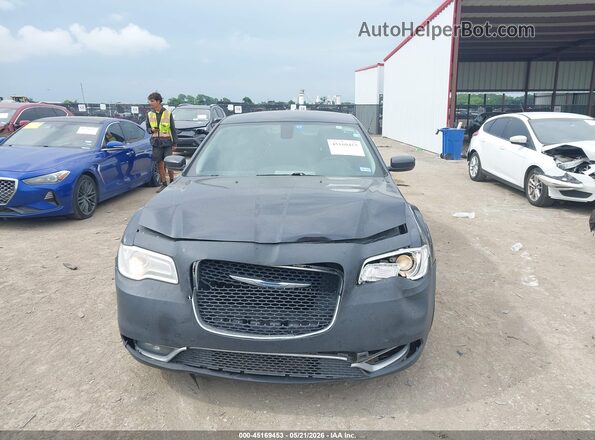 2C3CCAAG7JH208223 2018 CHRYSLER 300 Gray Widok zestawu wskaźników