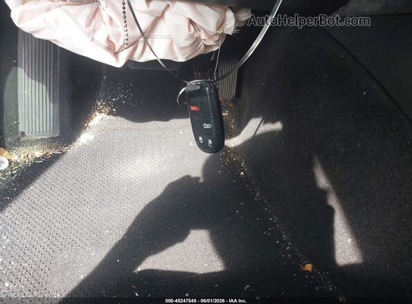 2C3CCAAG8KH736970 2019 CHRYSLER 300 Burgundy Vista del salpicadero