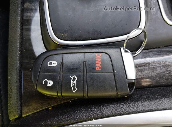 2C3CCAAG8NH209886 2022 CHRYSLER 300 Black Առջևի վահանակի տեսք