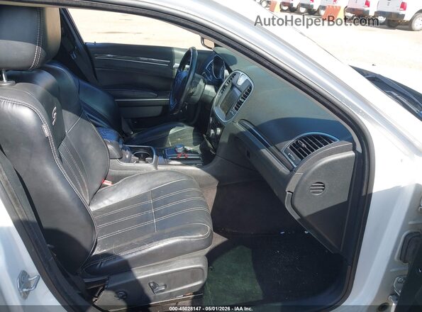 2C3CCAAGXJH331756 2018 CHRYSLER 300 White Widok wnętrza z przodu