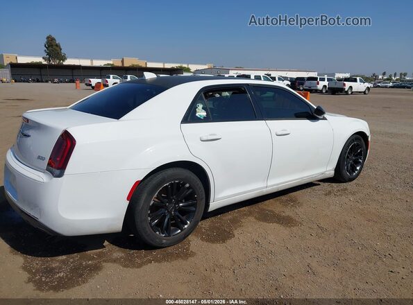 2C3CCAAGXJH331756 2018 CHRYSLER 300 White Tył prawy