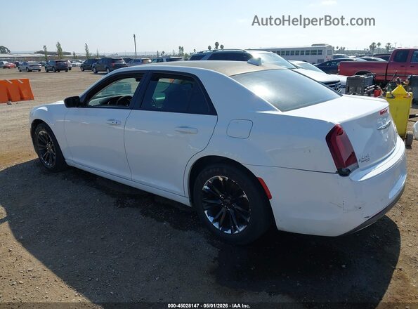 2C3CCAAGXJH331756 2018 CHRYSLER 300 White Tył lewy