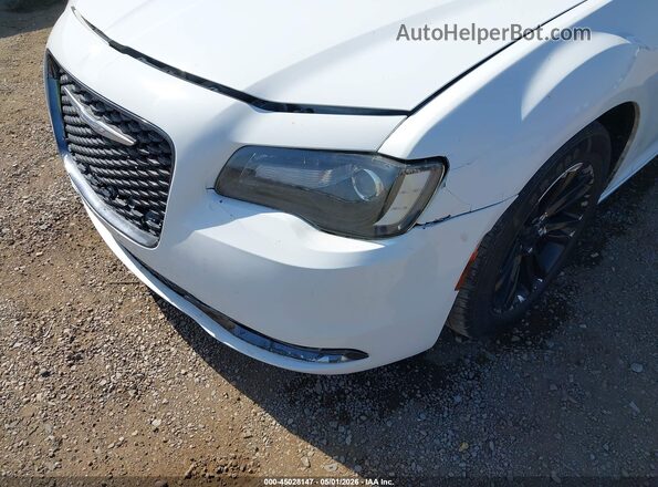 2C3CCAAGXJH331756 2018 CHRYSLER 300 White Widok z przodu