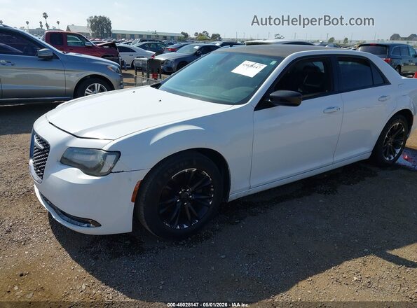 2C3CCAAGXJH331756 2018 CHRYSLER 300 White Przód lewy