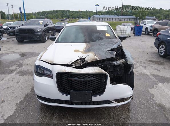 2C3CCAAGXLH194739 2020 CHRYSLER 300 White Widok z przodu
