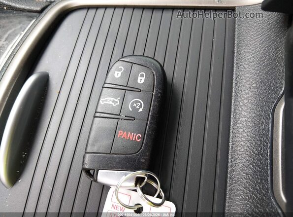 2C3CCABG0HH653380 2017 CHRYSLER 300 White წინა პანელის ხედი