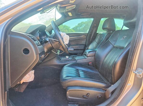 2C3CCABG2JH266691 2018 CHRYSLER 300 Silver Front interior view