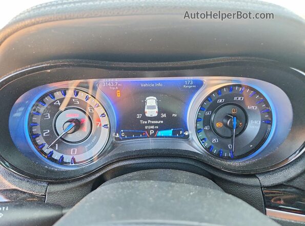 2C3CCABG2JH266691 2018 CHRYSLER 300 Silver Instrument cluster view