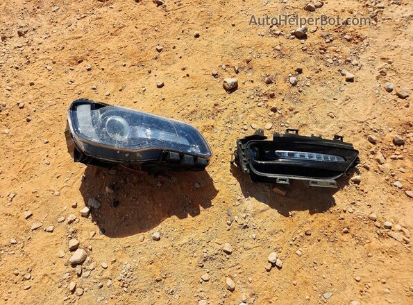 2C3CCABG2JH266691 2018 CHRYSLER 300 Silver Engine compartment view