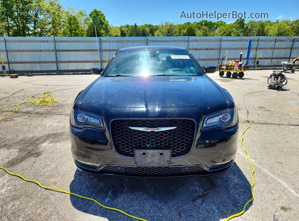 2C3CCABG3JH262150 2018 CHRYSLER 300 Black Вид спереду