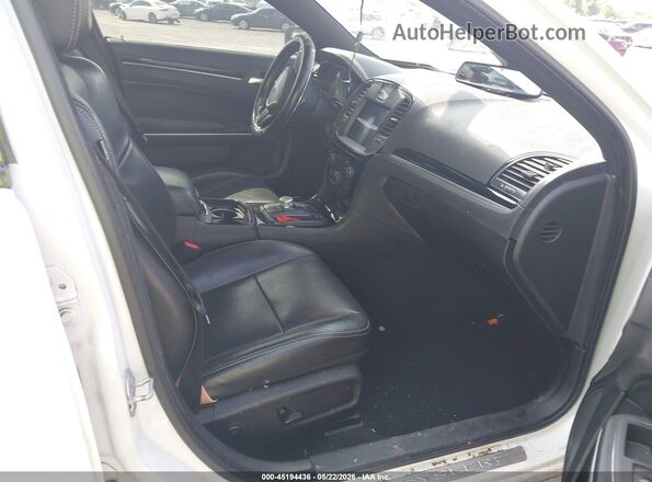 2C3CCABG3KH604925 2019 CHRYSLER 300 White Սալոնի դիմացի տեսք