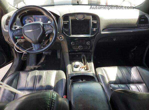 2C3CCABG3KH683884 2019 CHRYSLER 300 Черный Вид панели приборов