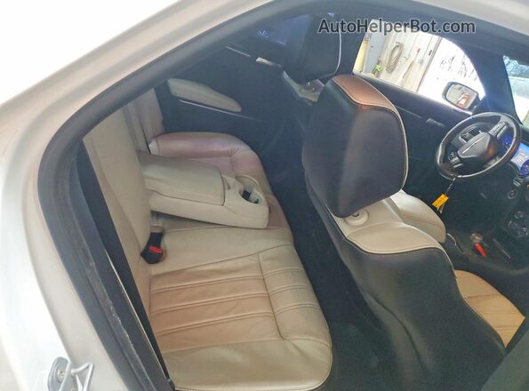 2C3CCABG4HH549877 2017 CHRYSLER 300 White Vista de los asientos traseros