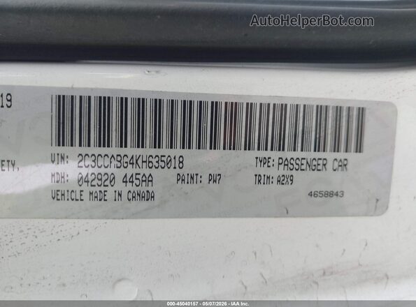 2C3CCABG4KH635018 2019 CHRYSLER 300 Белый Вид подкапотного пространства