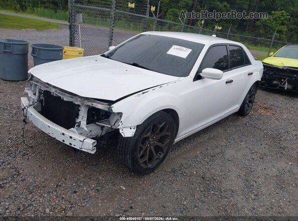 2C3CCABG4KH635018 2019 CHRYSLER 300 Белый Передняя левая четверть