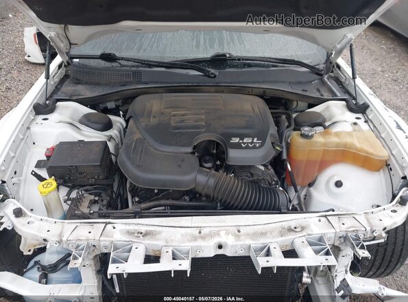 2C3CCABG4KH635018 2019 CHRYSLER 300 Белый Вид сзади
