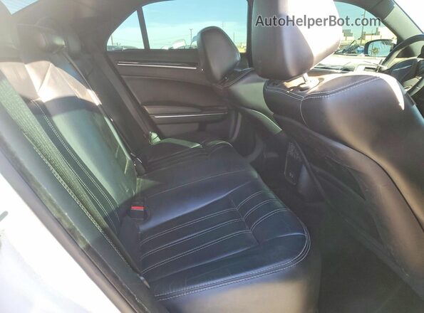 2C3CCABG8HH616092 2017 CHRYSLER 300 White Вид задніх сидінь