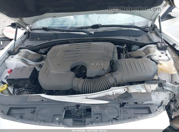 2C3CCABG8KH634020 2019 CHRYSLER 300 White Rear view
