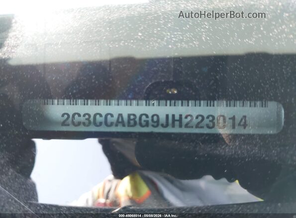 2C3CCABG9JH223014 2018 CHRYSLER 300 Gray ძრავის განყოფილების ხედი
