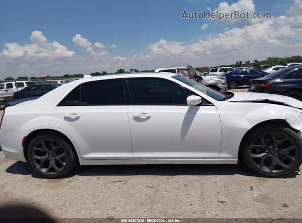 2C3CCABG9NH158722 2022 CHRYSLER 300 White უკანა სალონის ხედი