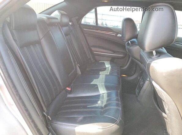 2C3CCABG9NH167582 2022 CHRYSLER 300 Silver Հետևի նստատեղերի տեսք