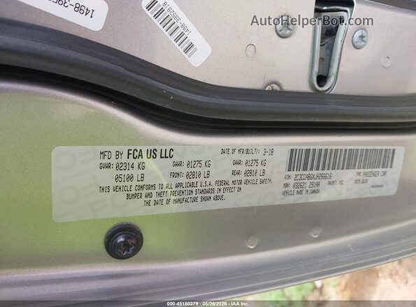 2C3CCABGXJH266616 2018 CHRYSLER 300 Silver Vista del compartimento del motor