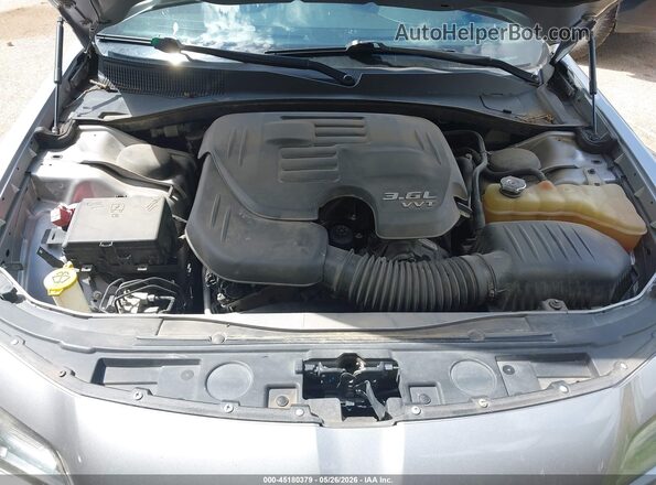 2C3CCABGXJH266616 2018 CHRYSLER 300 Silver Vista trasera
