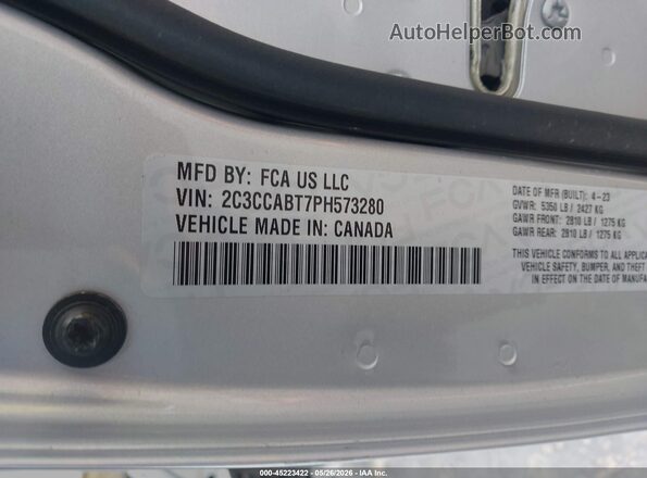 2C3CCABT7PH573280 2023 CHRYSLER 300 Серебряный Вид подкапотного пространства