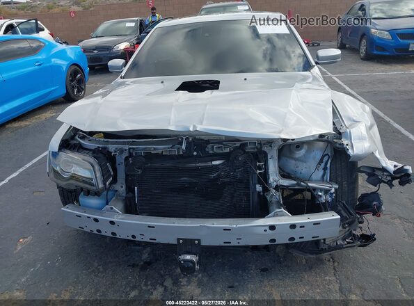 2C3CCABT7PH573280 2023 CHRYSLER 300 Серебряный Вид спереди
