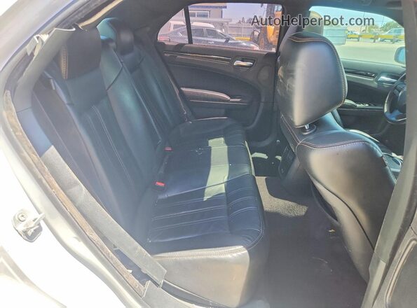 2C3CCABT8HH557963 2017 CHRYSLER 300 White Vista de los asientos traseros