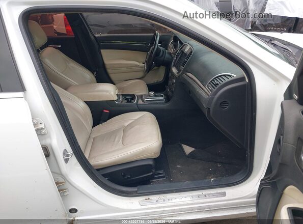 2C3CCAEG0KH698077 2019 CHRYSLER 300 White Вид салону спереду
