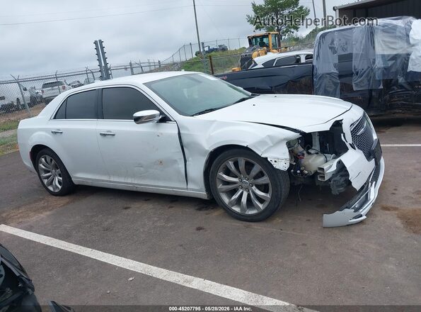 2C3CCAEG0KH698077 2019 CHRYSLER 300 White Вид задньої частини салону