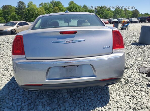 2C3CCAEG5JH137162 2018 CHRYSLER 300 Silver უკანა ხედი