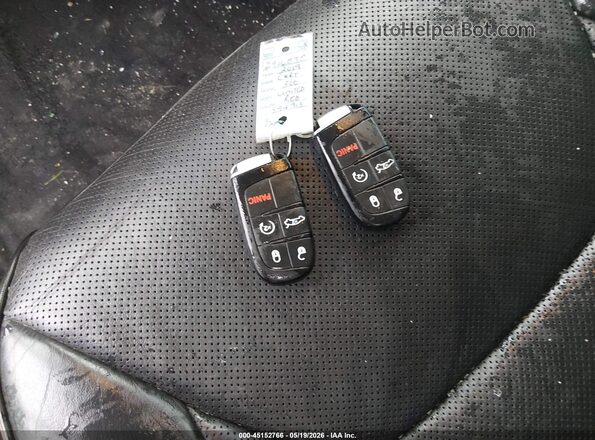 2C3CCAEG5KH594913 2019 CHRYSLER 300 Бордовый Вид панели приборов