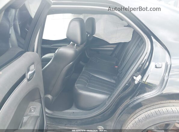 2C3CCAGG0JH267783 2018 CHRYSLER 300 Черный 