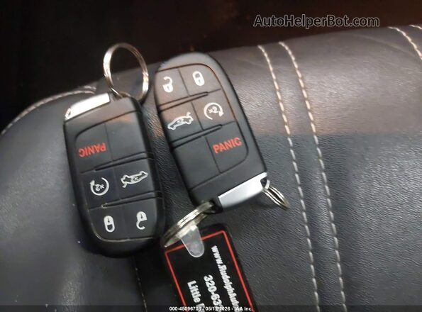 2C3CCAGG3JH141675 2018 CHRYSLER 300 Белый Вид панели приборов