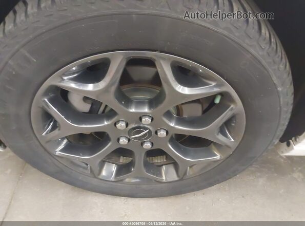 2C3CCAGG3JH141675 2018 CHRYSLER 300 Белый Вид щитка приборов