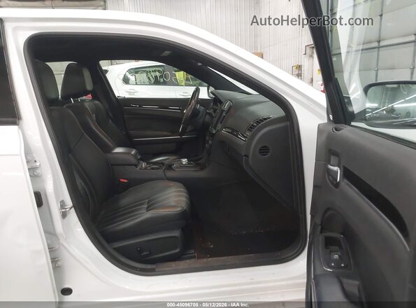 2C3CCAGG3JH141675 2018 CHRYSLER 300 Белый Вид салона спереди