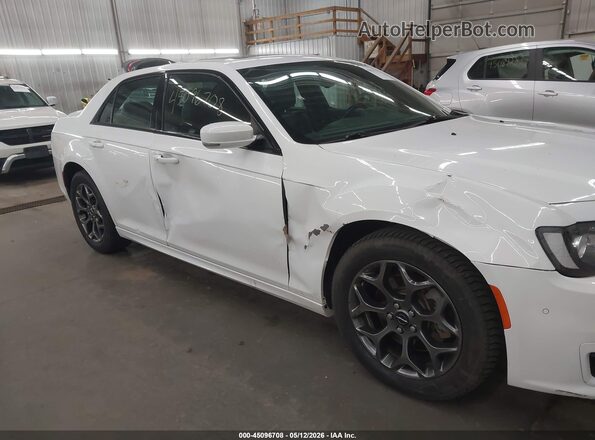 2C3CCAGG3JH141675 2018 CHRYSLER 300 Белый Вид спереди