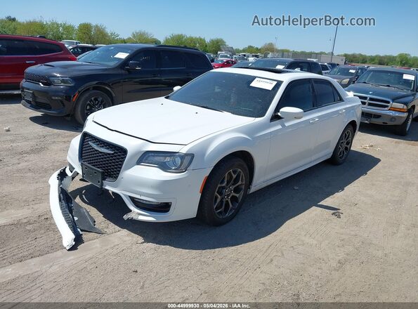 2C3CCAGG8JH276053 2018 CHRYSLER 300 Белый Передняя левая четверть