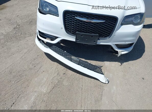2C3CCAGG8JH276053 2018 CHRYSLER 300 Белый Вид спереди